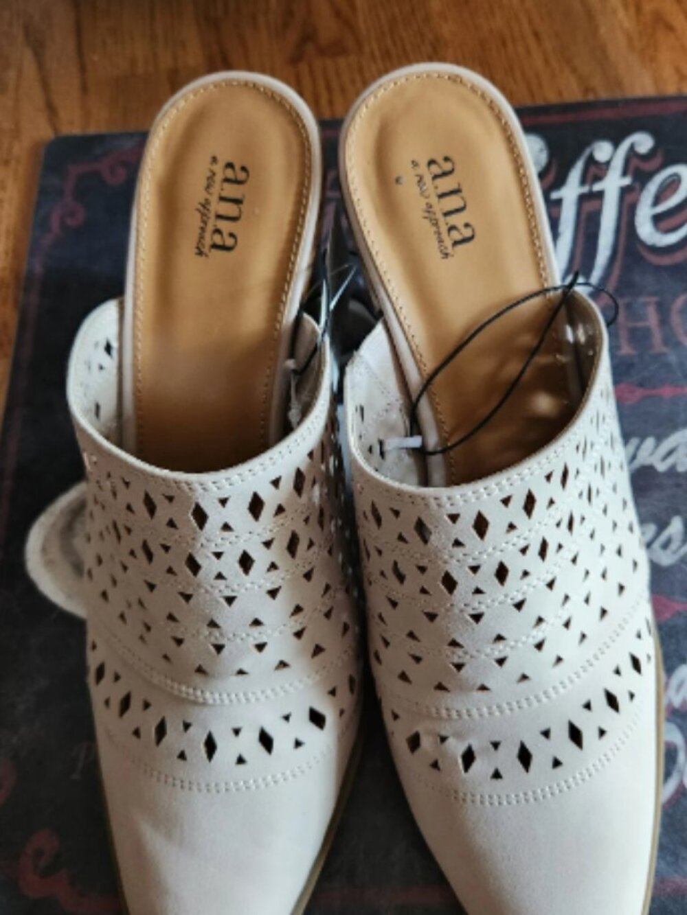 Like new cute beige spring heels